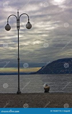 Die Herbstlandschaft - Romanttisen melankolian ja luontoyhteyden kiehtova kuvaus!